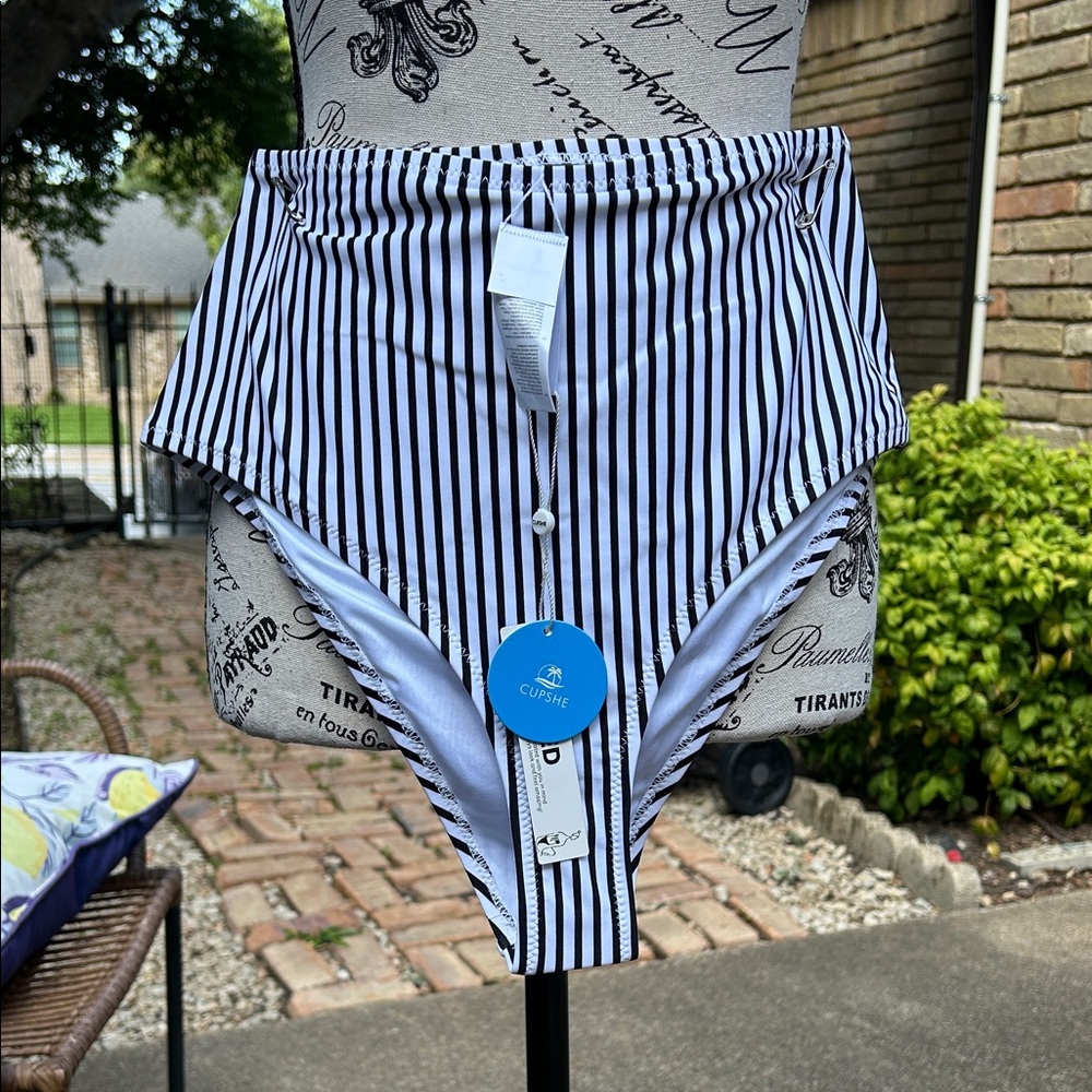 Cupshe Black and White Striped Bikini Bottom